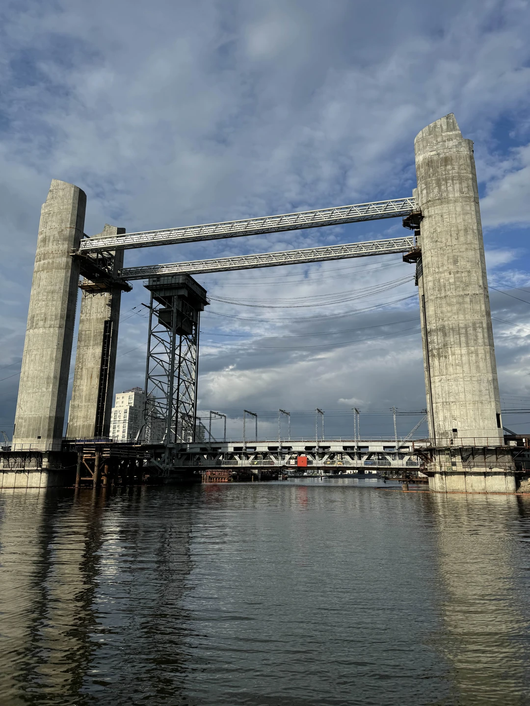 Красивая экскурсия с воды и интересные вопросы гида, заставляющиеся задуматься. Рекомендую!