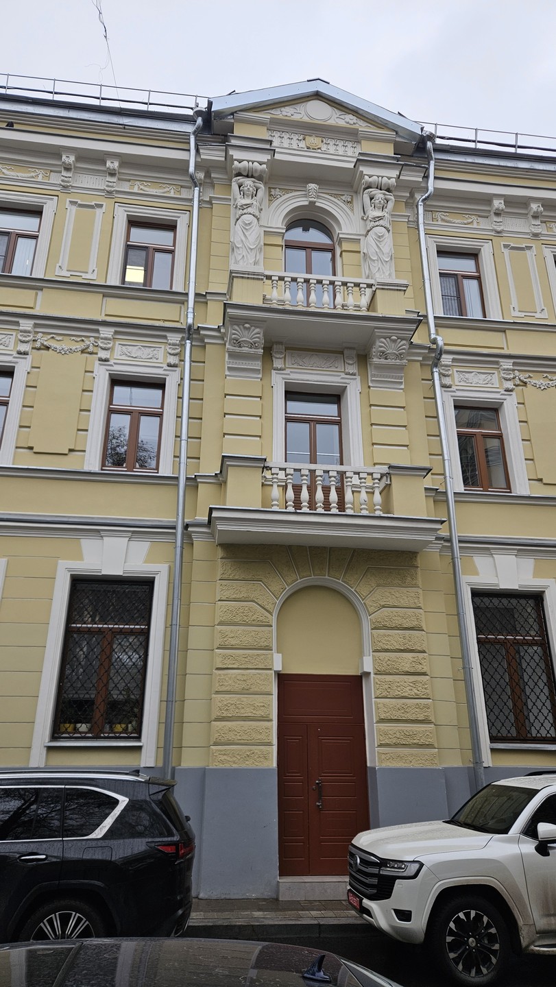 Очень качественная и высококлассная экскурсия, как результат серьёзного исследования наследия Эйбушица. Анна - настоящий профессионал своего дела