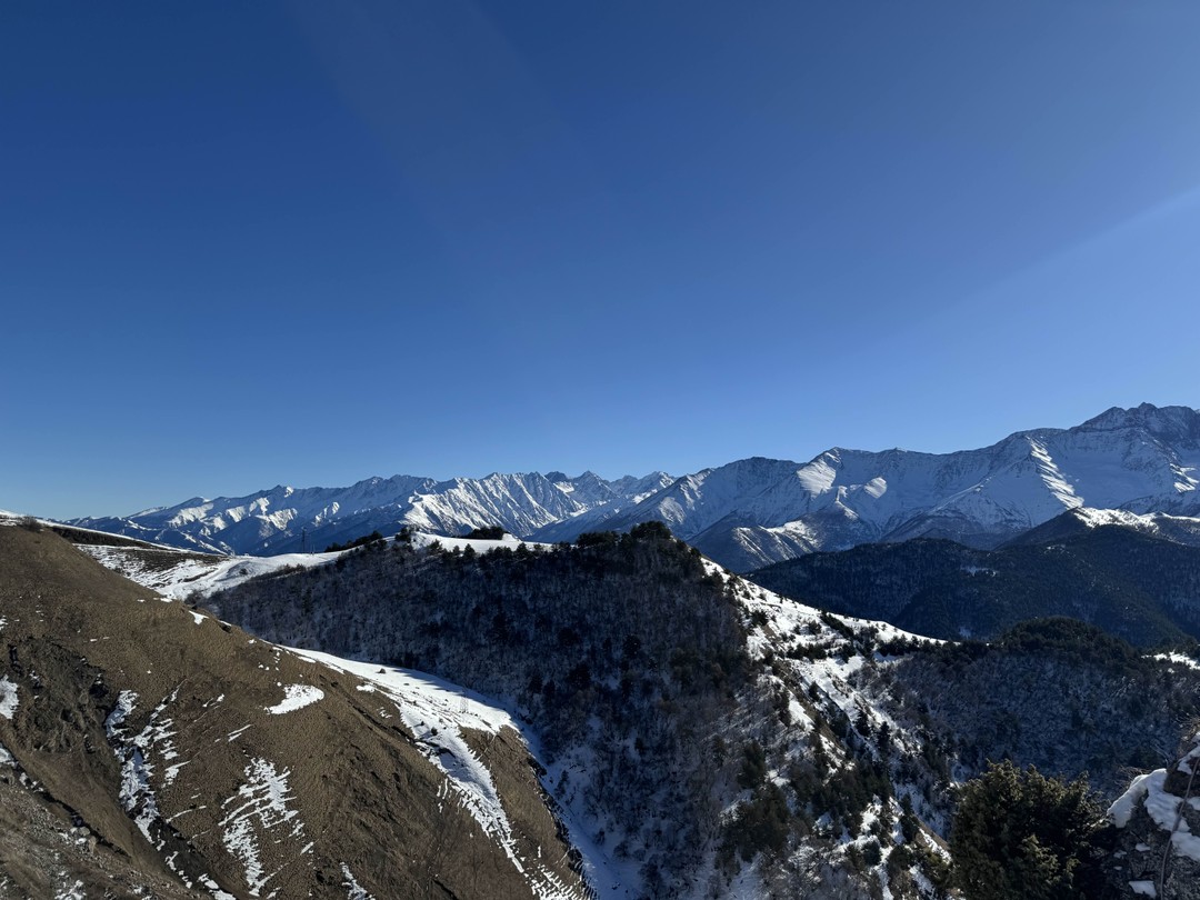 Ибрагим очень хороший гид. С очень глубокими знаниями о глубокой истории и современном мире Ингушетии. Чудесные