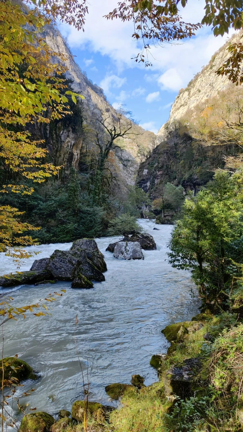 Ездили семьёй с двумя детьми из Сочи. Денис старался учесть наши пожелания, адаптировал программу для детей