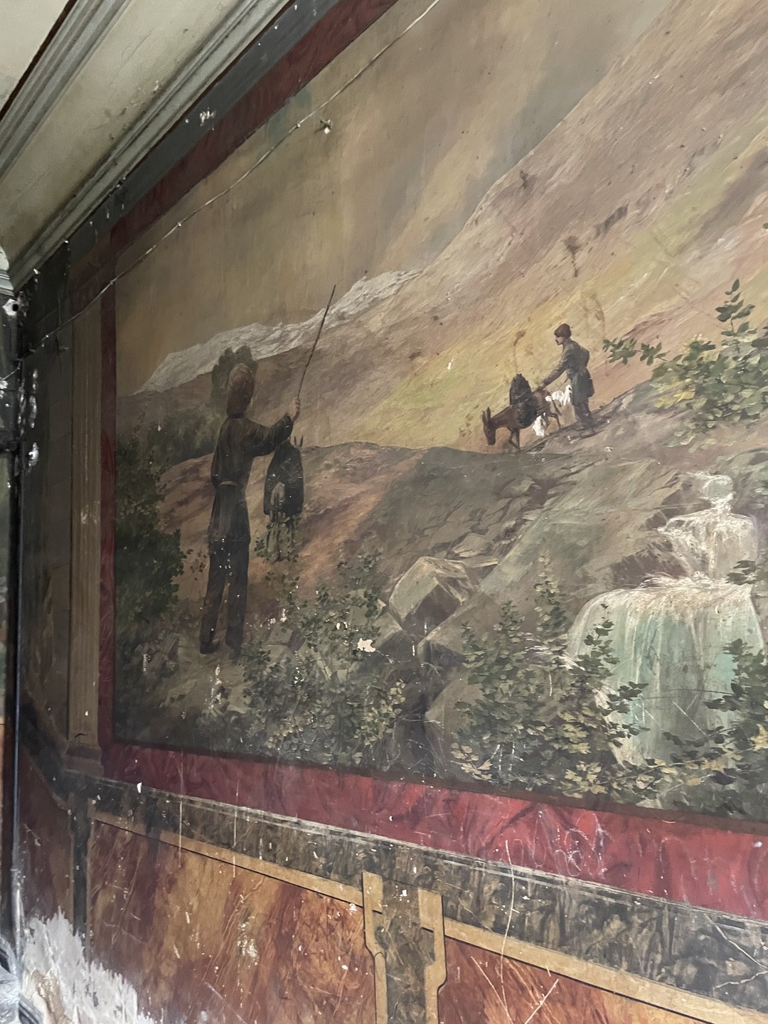 Экскурсия просто потрясающая, серьезно. Отличные места, не думал вообще что такие подъезды могли существовать и тем