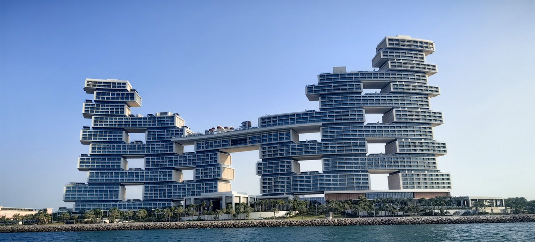 Три остановки. Конечная точка отель Парус.