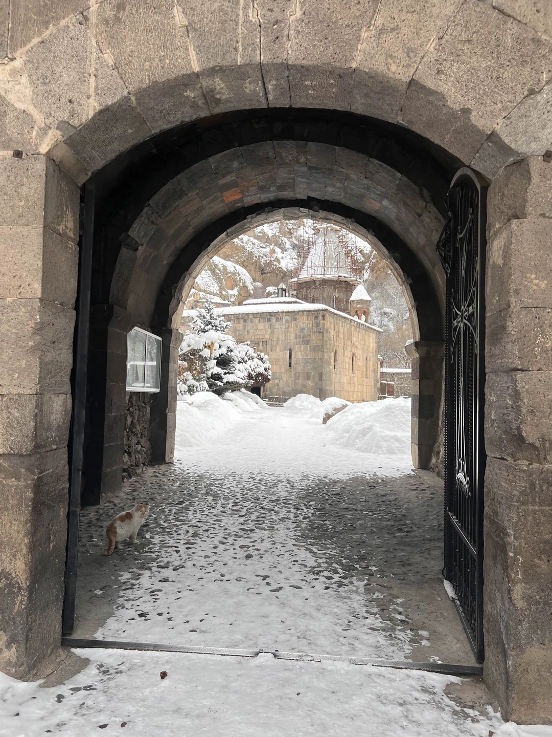Это была одна из лучших экскурсий в моей жизни. Я улыбалась с самого утра. В храм