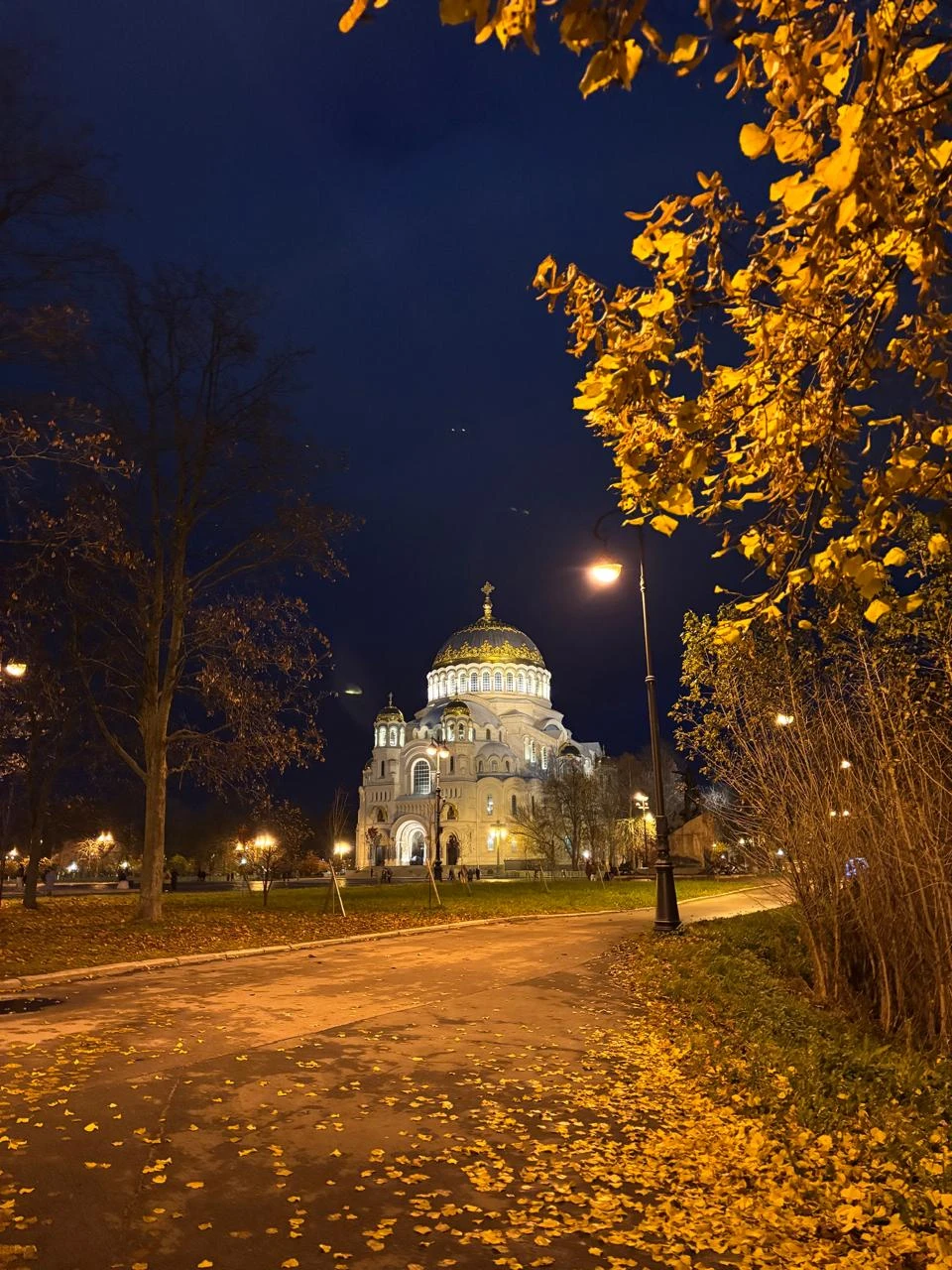 Замечательная и очень интересная экскурсия! Эльдар очень интересный рассказчик, обладает глубокими знаниями в разных областях. Понравилось
