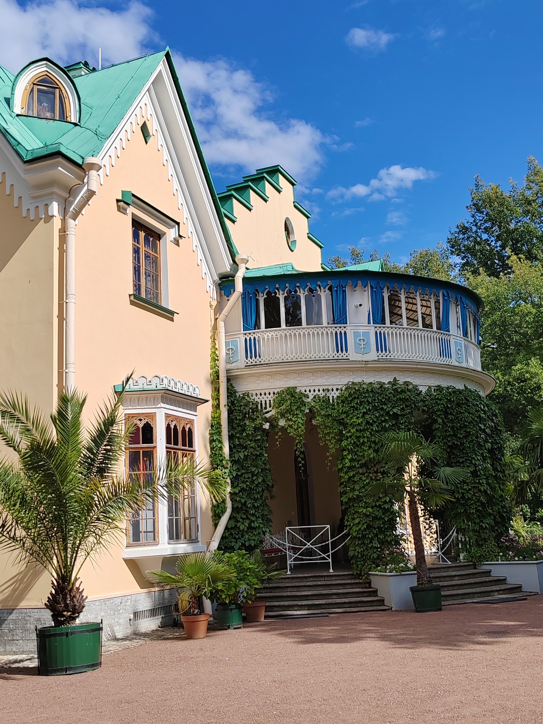 Я хочу поблагодарить нашего гида Ирину, за замечательную экскурсию в Александрию! Я сто раз слышала, что