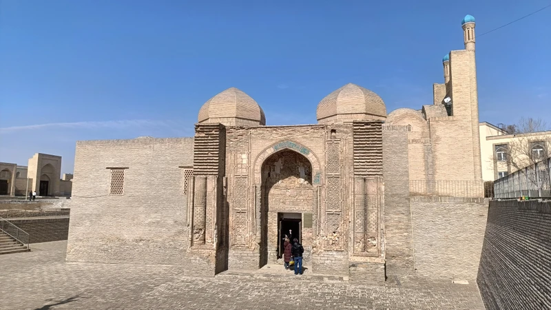 Спасибо Манзуре за знакомство с Бухарой, за интересный рассказ об истории, не перегруженный при этом деталями