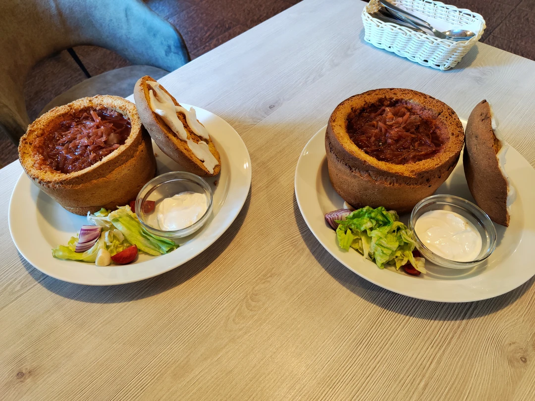 Великолепно провела время. Узнала много интересного и полюбовалась бесподобными пейзажами. Получила много положительных эмоций и красивых