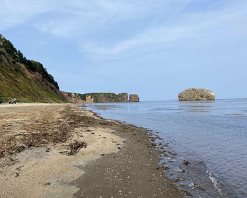 Тихая бухта, побережье Охотского моря, крабы и огромный водопад