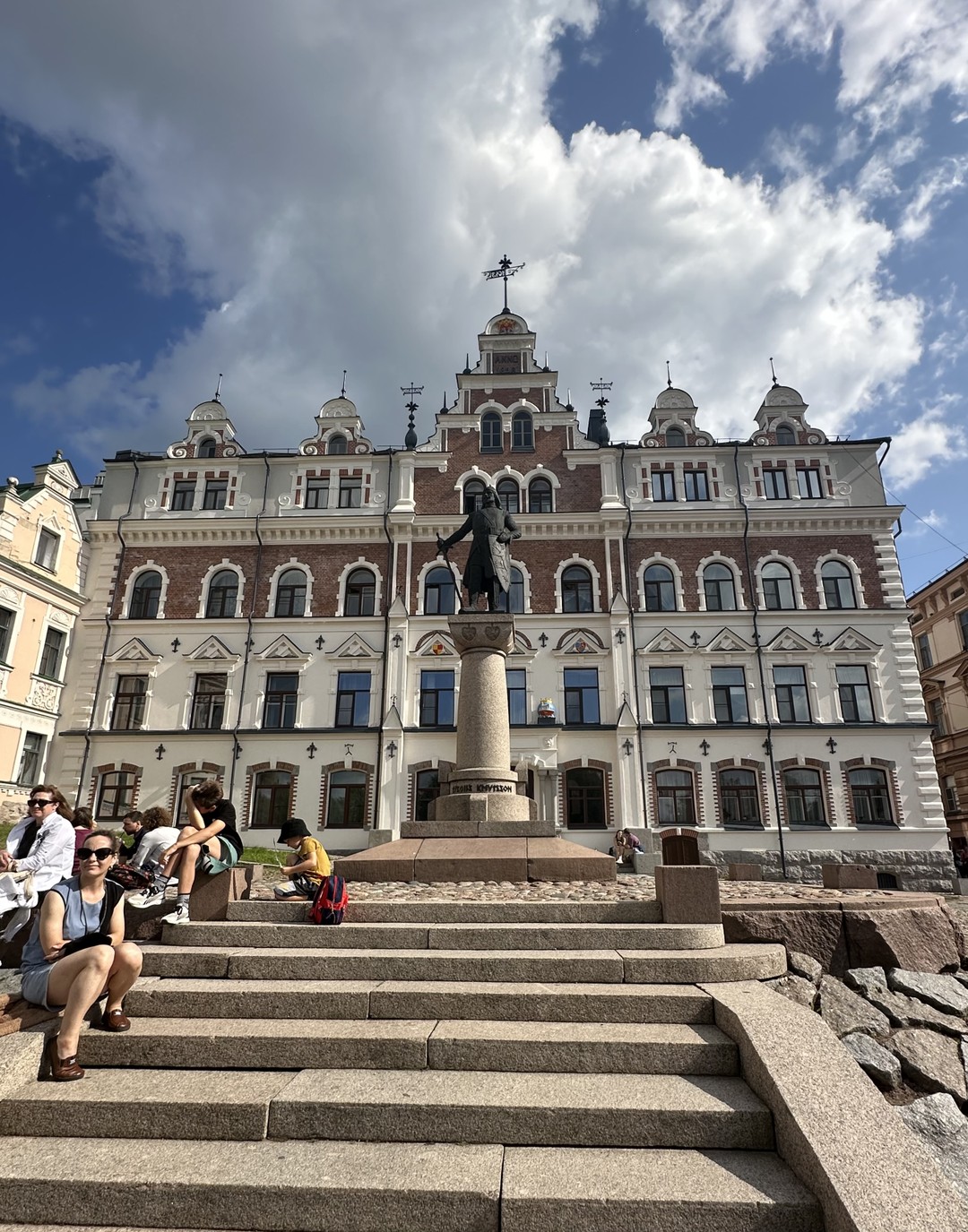 Из Петербурга в Выборг: поездка с краеведом (Юлия)