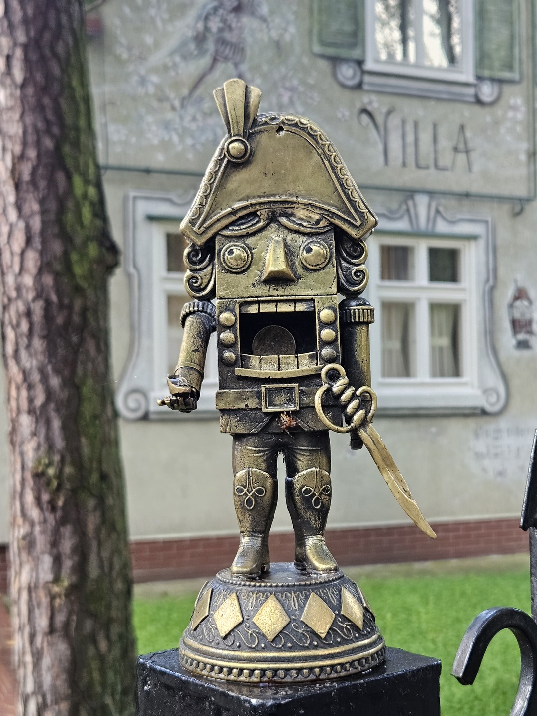 Благодарим Юрия за экскурсию! Рады знакомству! Юрий интеллигентный, эрудированный, мудрый, спокойный человек, влюблённый в свое дело.