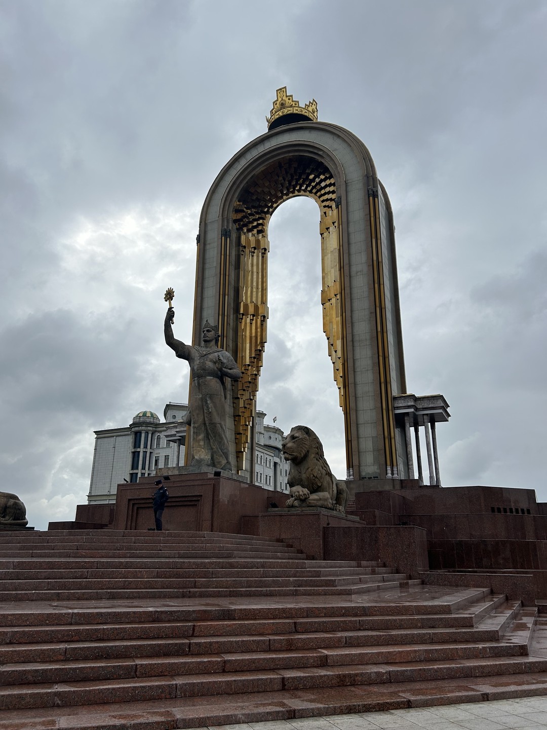 Выражаю благодарность гиду Оризу за проведение экскурсии и прогулку по Душанбе! Ориз был все время на