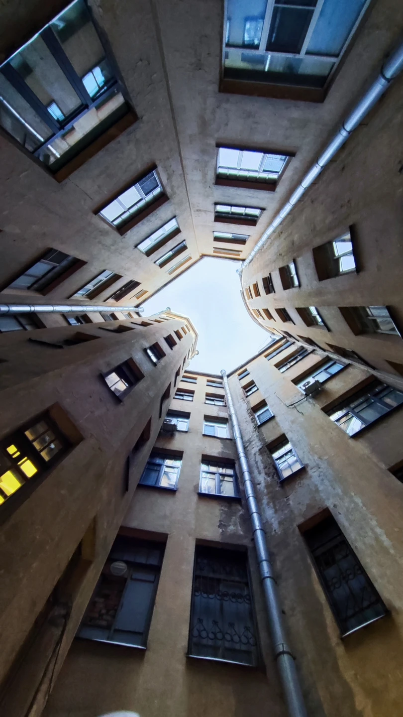 Секреты Петроградской стороны: дворы-колодцы, парадные и доходные дома (Евгений)