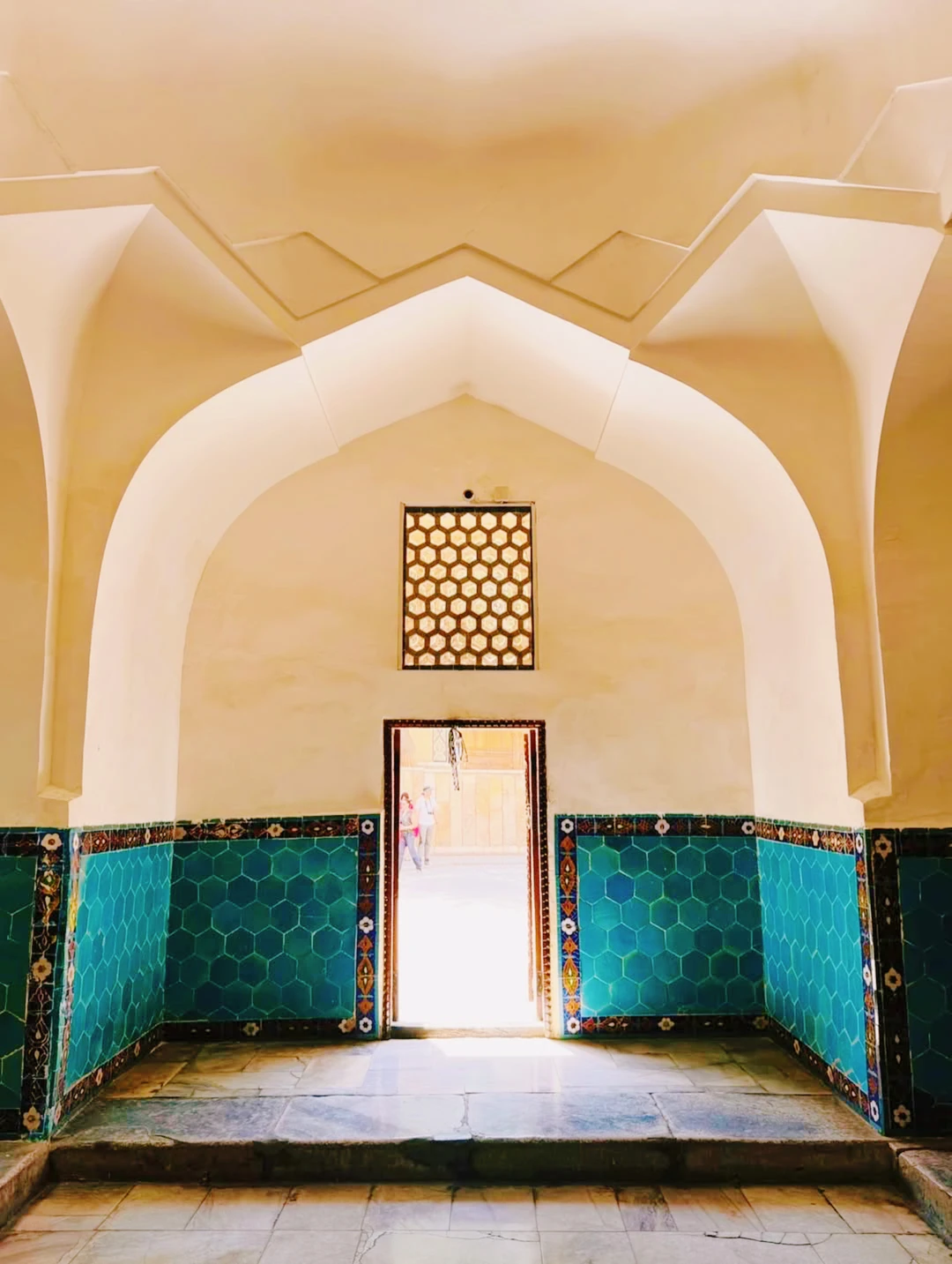 Хочу выразить искреннюю благодарность Парвизу за невероятную экскурсию! С первых минут понимаешь, что перед тобой человек