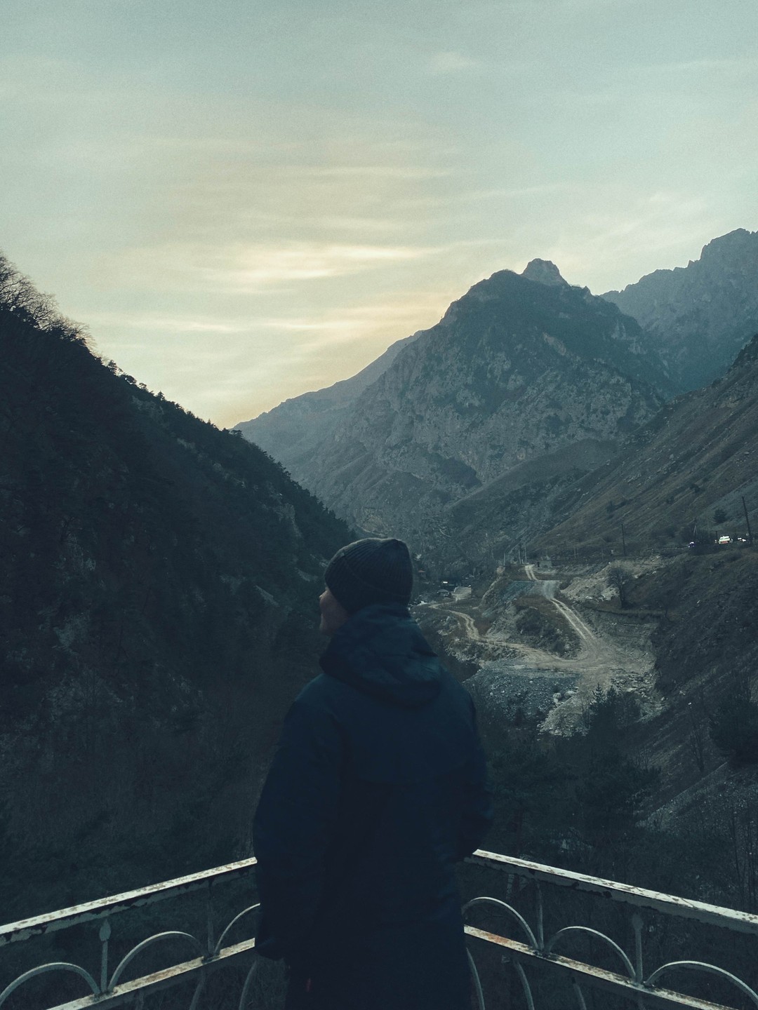 Мы приехали в Осетию в конце ноября, в связи с чем я очень переживала за горные