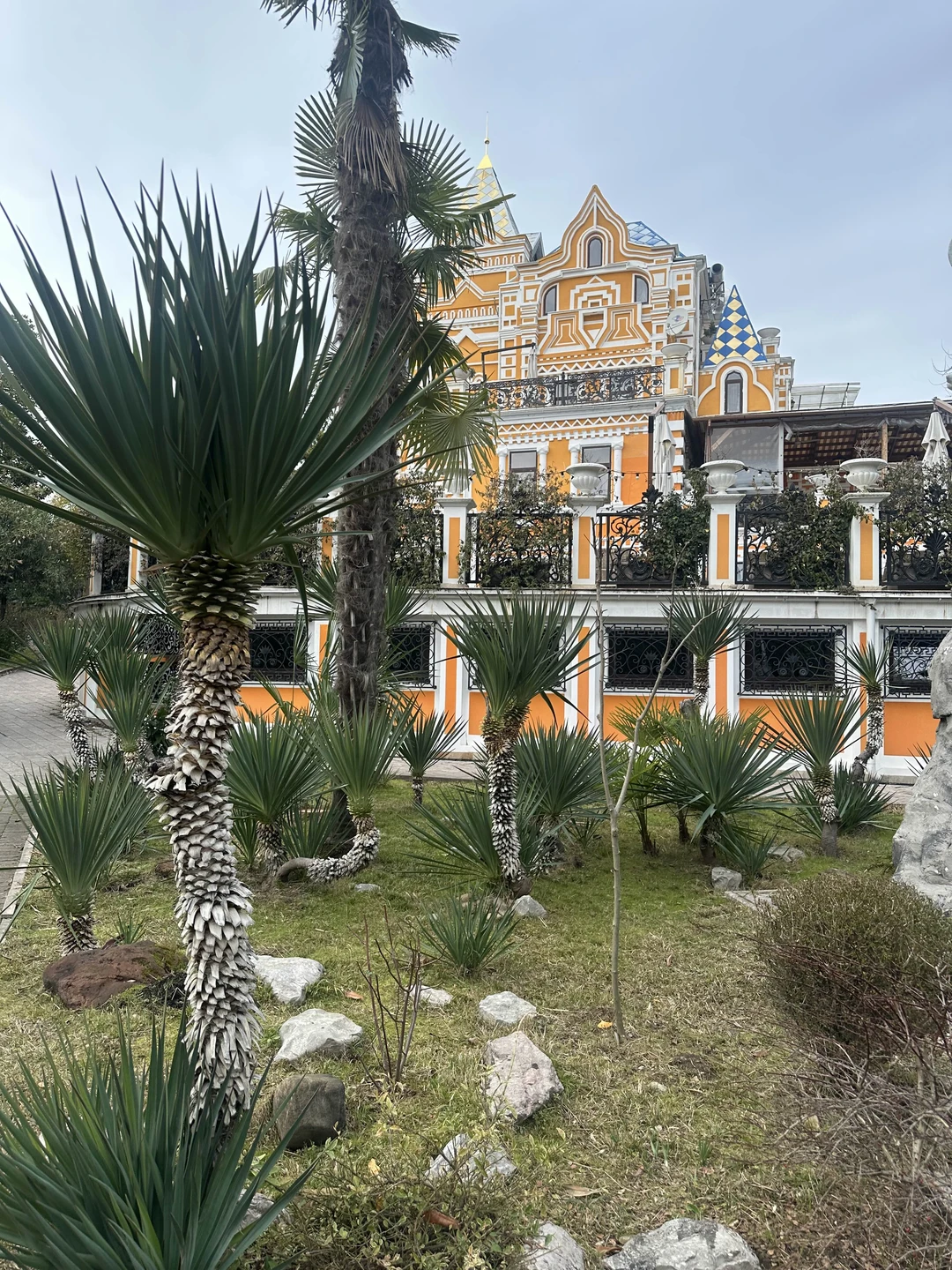 Очень понравилась экскурсия с Людмилой, прекрасная прогулка в компании с интересным рассказчиком. Людмила очень приятная, доброжелательная