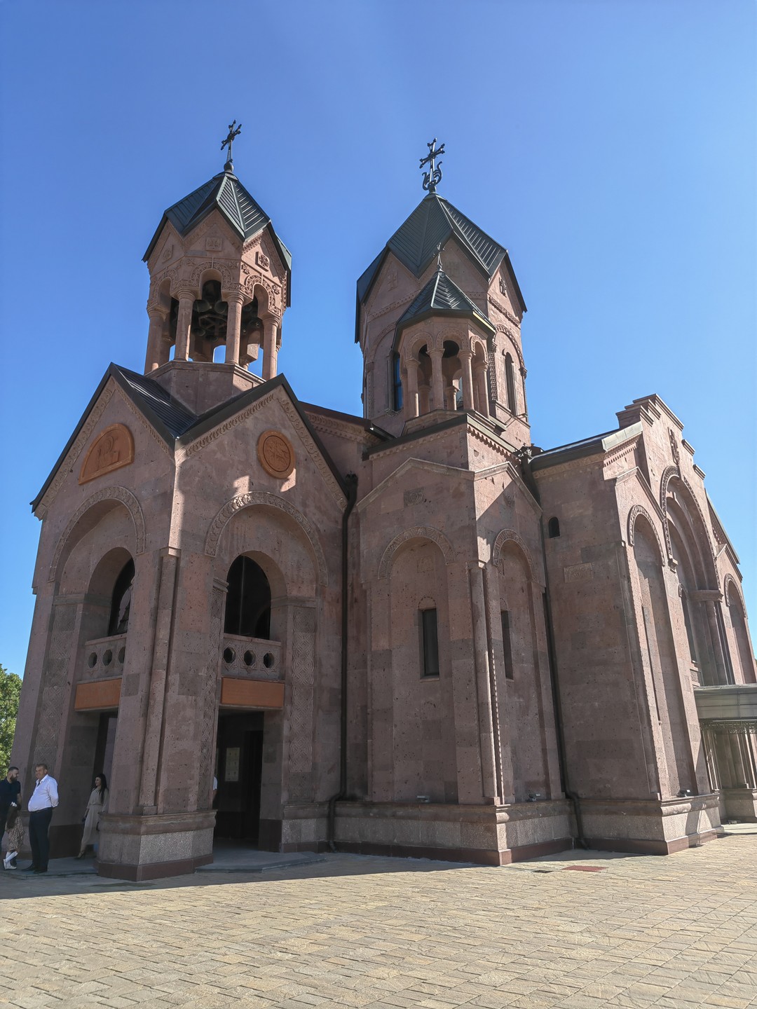 Замечательный тур с видом на море, винный тур, экскурсия по армянской церкви, тур по Новороссийску и
