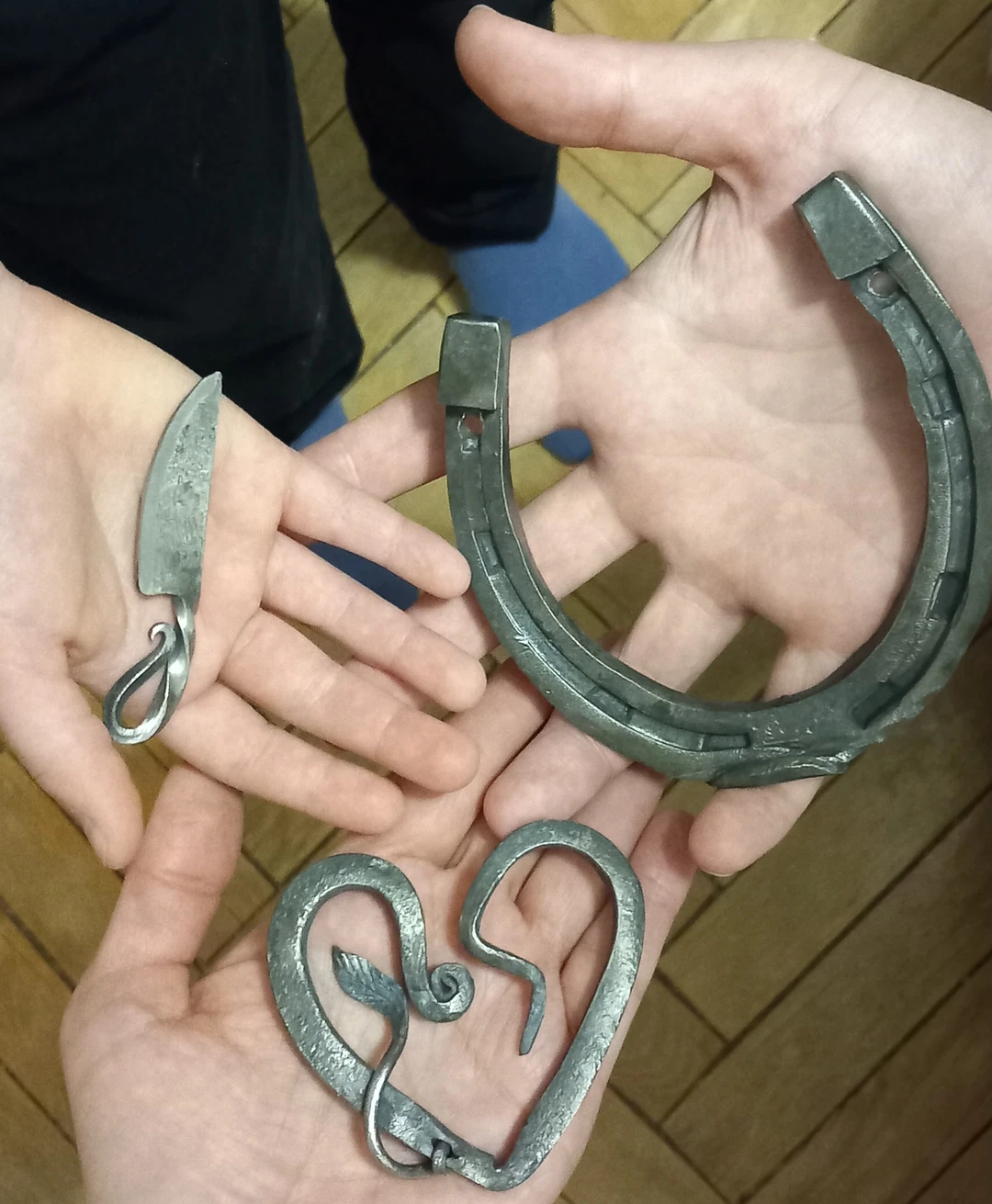 Потрясающий мастреркласс для всех возрастов! Узнали много нового; с удовольствием работали над изделиями вместе с мастером