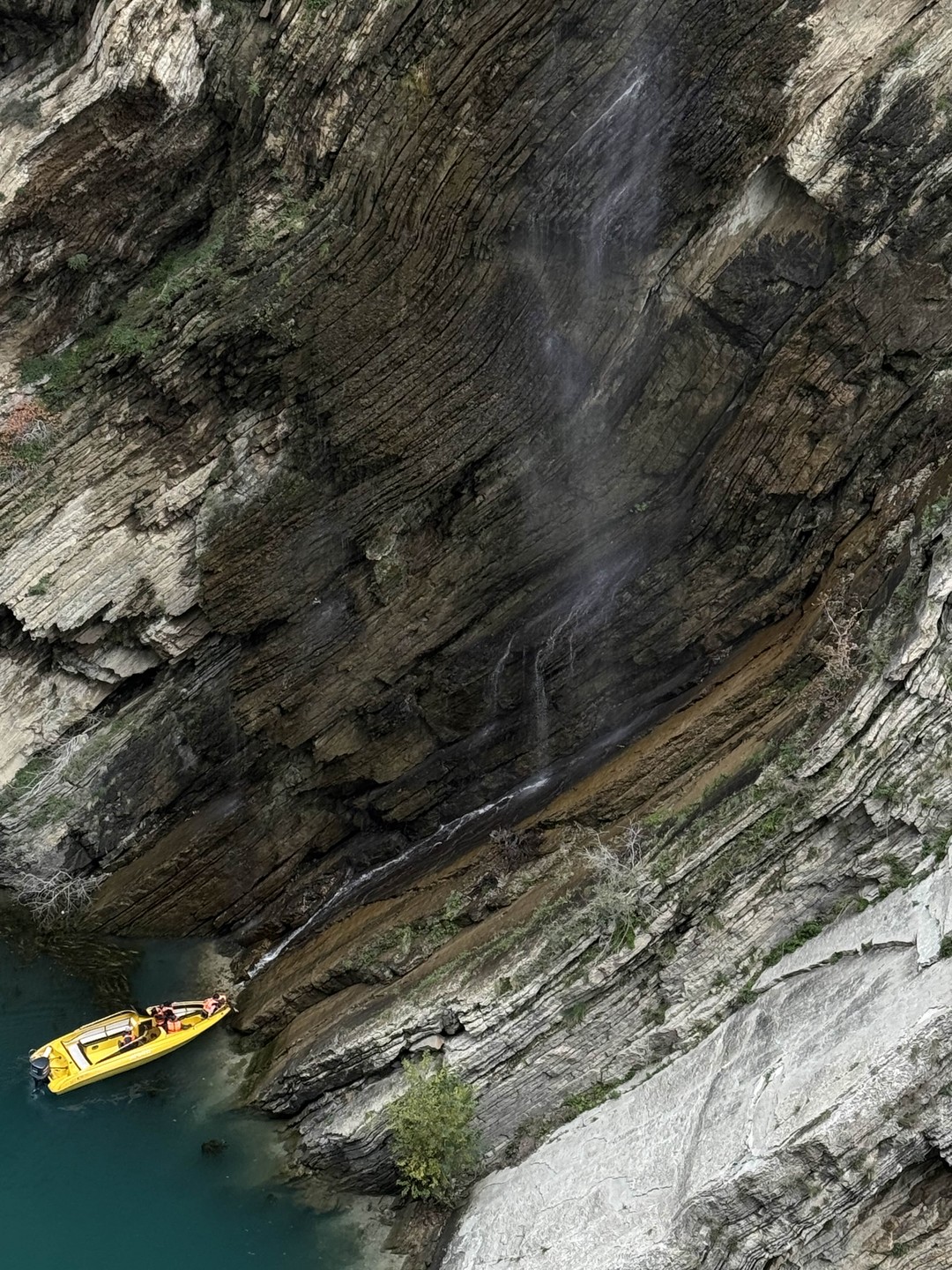 Организация на высоте! Гиды – профессионалы своего дела, знающие каждую тропинку и каждый камешек. С ними