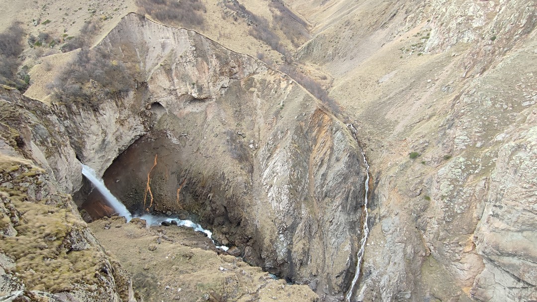 Джилы-Су: горы, водопады и ущелья (Кириллова)