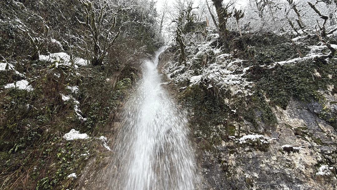 Это просто вау! Ездили в начале января) было холодновато и дождь! но это никак не испортило