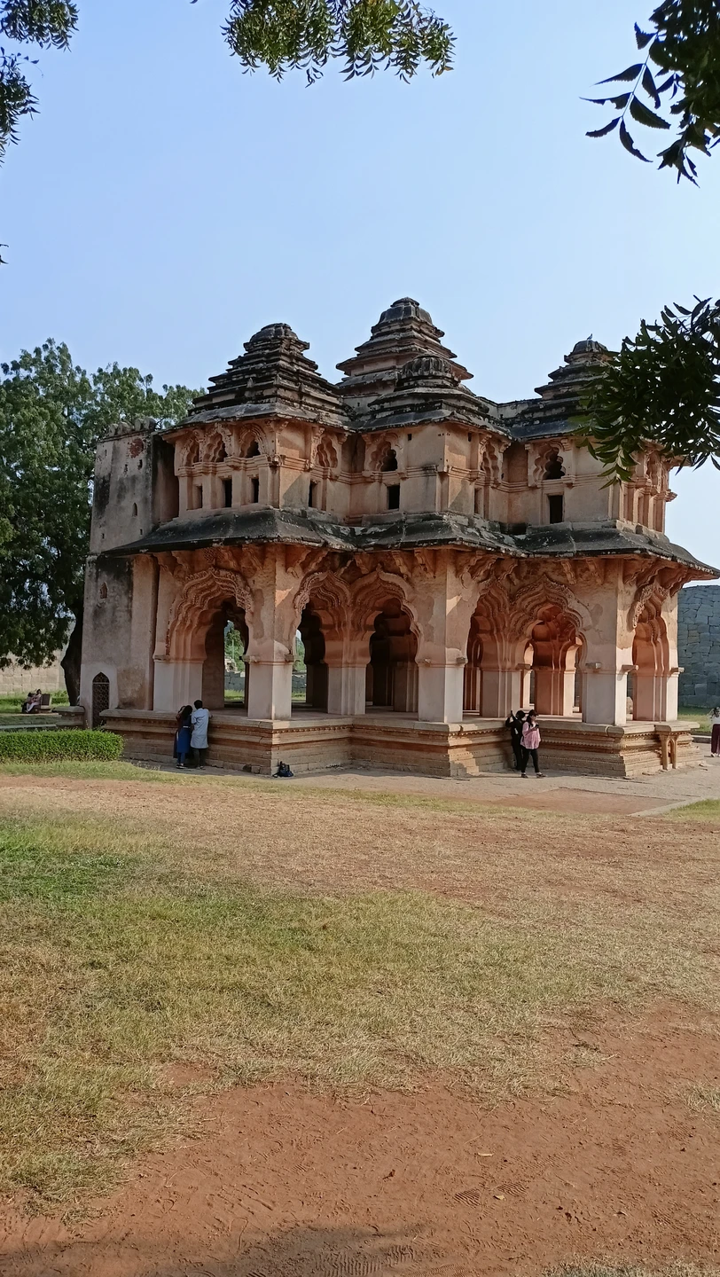 Мы ездили в Хампи 29-30 ноября. Гид была Лина. Нам все очень понравилось. Сколько нового мы