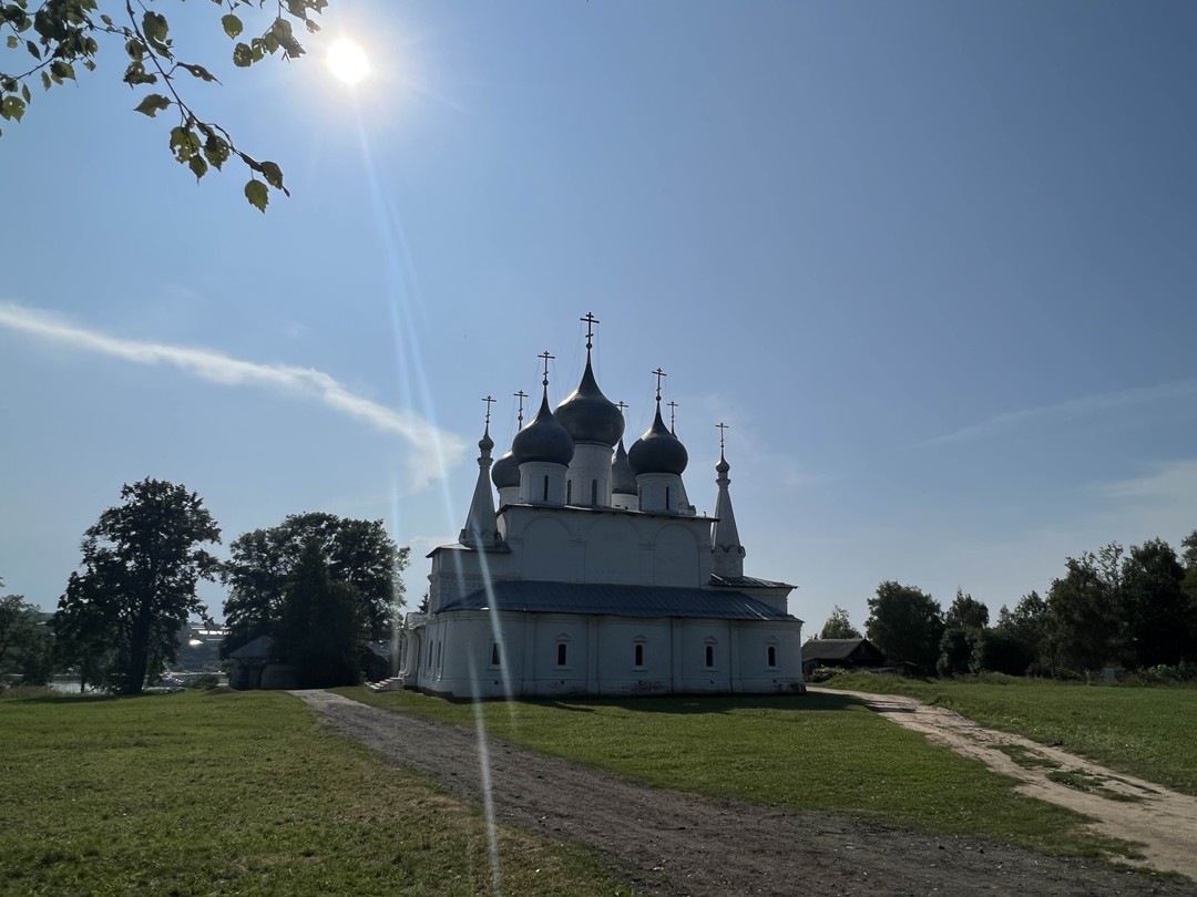 Экскурсия очень понравилась. Анна прекрасно владеет материалом, влюблена в свой город и передаёт эту любовь экскурсантам