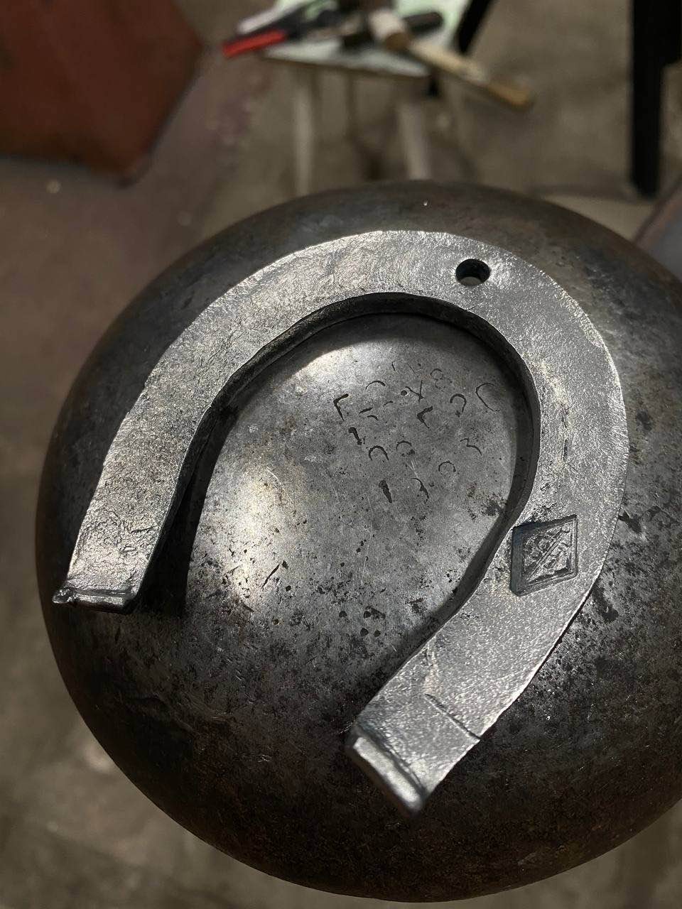 Мы подарили сыну мастер-класс в кузнице-исполнили его мечту! Летом сын сам пытался ковать на даче, без