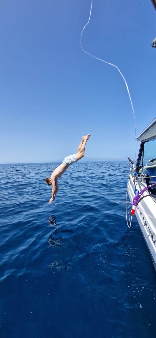 Это отличная экскурсия. Киты, дельфины, черепахи, поймали тунца