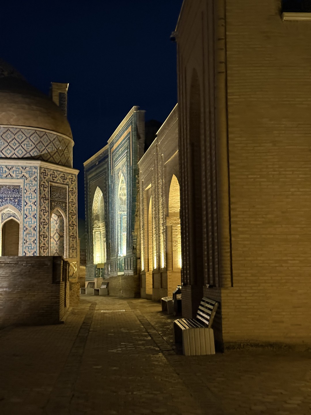 Прошли 17 тысяч шагов — берите удобную обувь. Одил — прекрасный рассказчик, и, что особенно важно