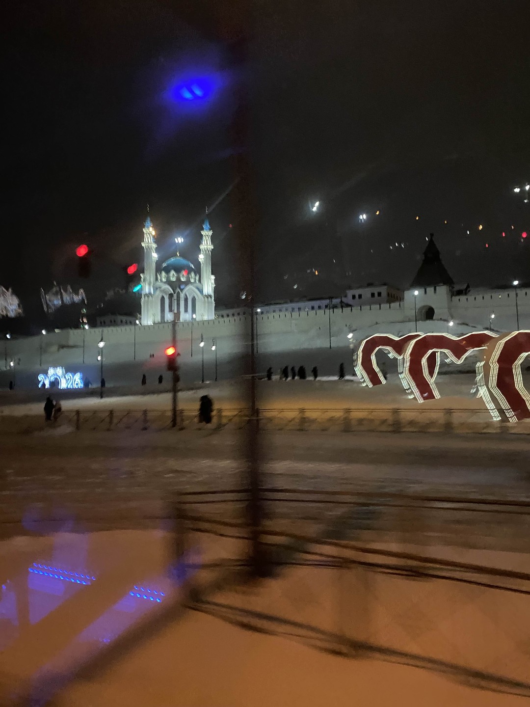 Очень понравилось, в первый день приезда сразу столько положительных впечатлений! Так ярко и красиво, сказочно украшен