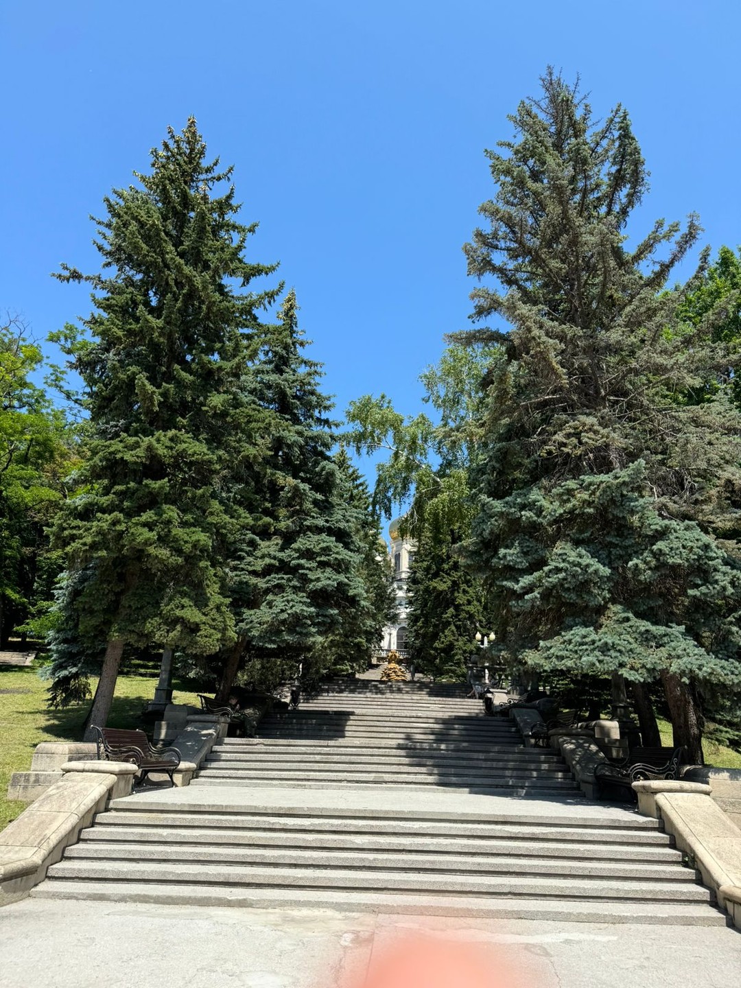 Добрый день. Максим провел нам обзорную экскурсию по центру Ставрополя