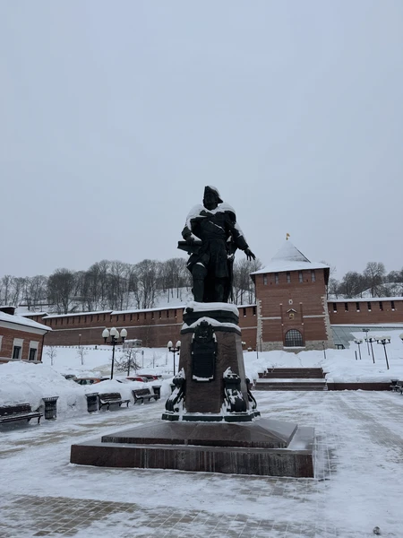 Не первый раз пользуемся форматом аудио экскурсии. Это позволяет не спеша, в своем темпе пройти весь