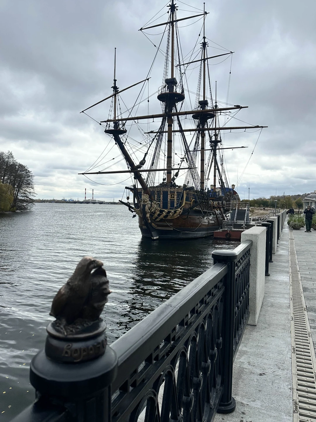 Экскурсия с Валерий понравилась. Доброжелательная девушка, обладает большими знаниями по архитектуре и истории города. Нам понравился