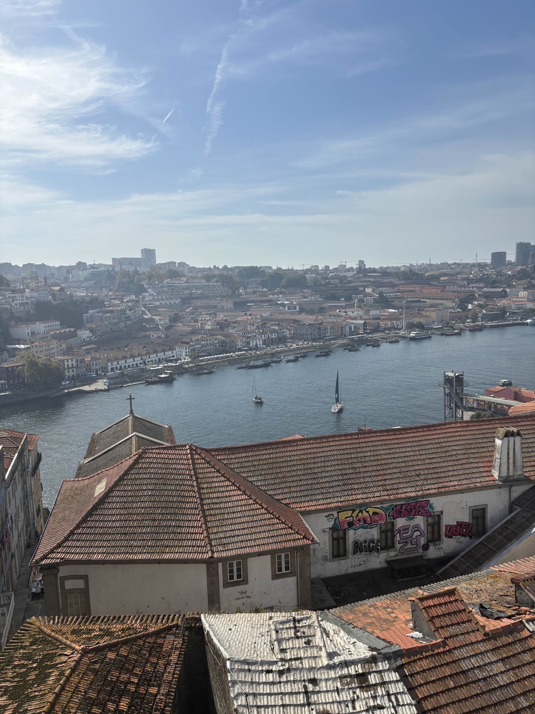 Огромная благодарность Всеволоду за интересную и душевнейшую экскурсию! Мы прогулялись по ключевым достопримечательностям, насладились лучшими видами