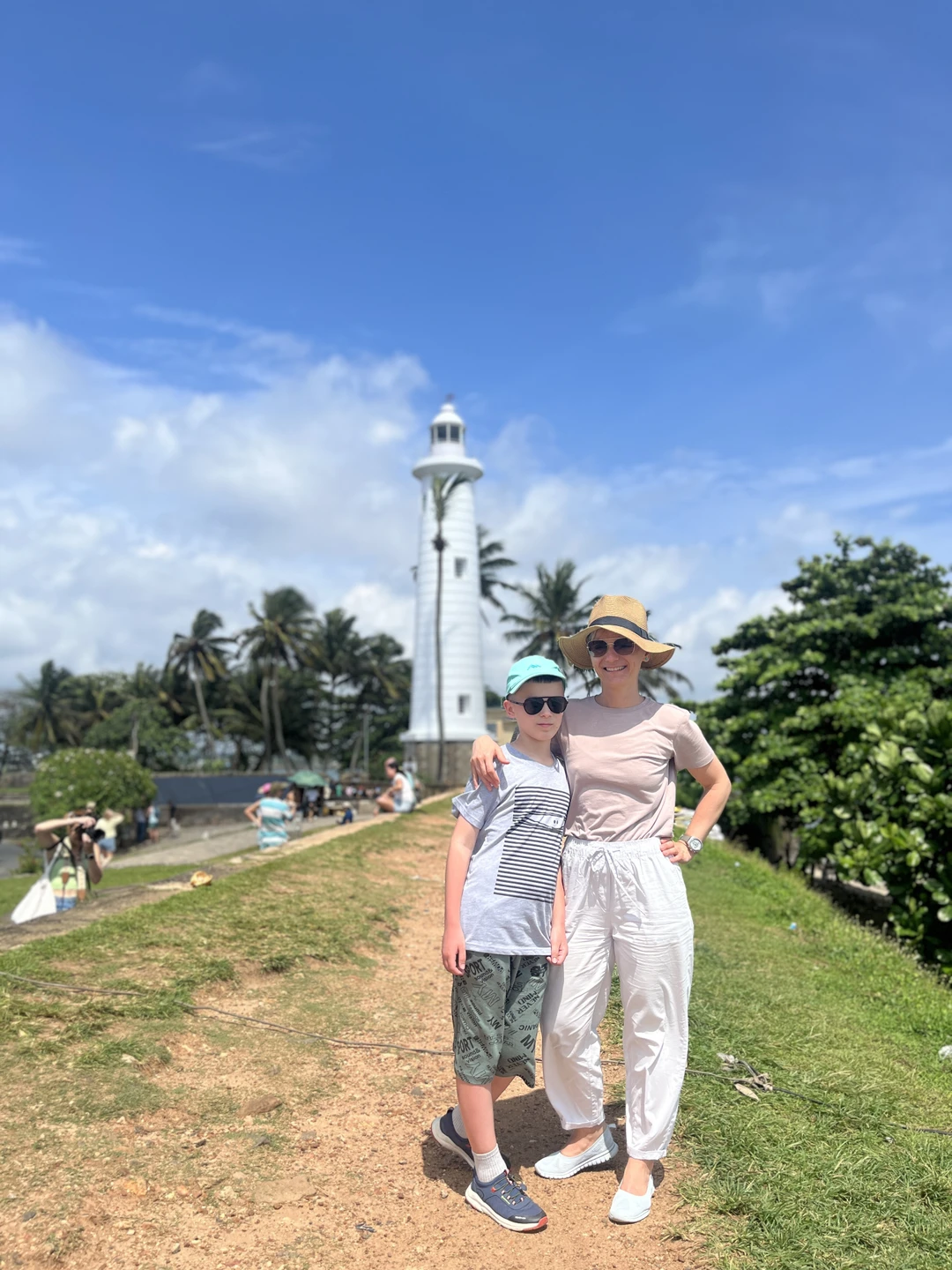 Это была чудесная и легкая поездка -наше первое знакомство со Шри-Ланкой! В части оформления и деталей