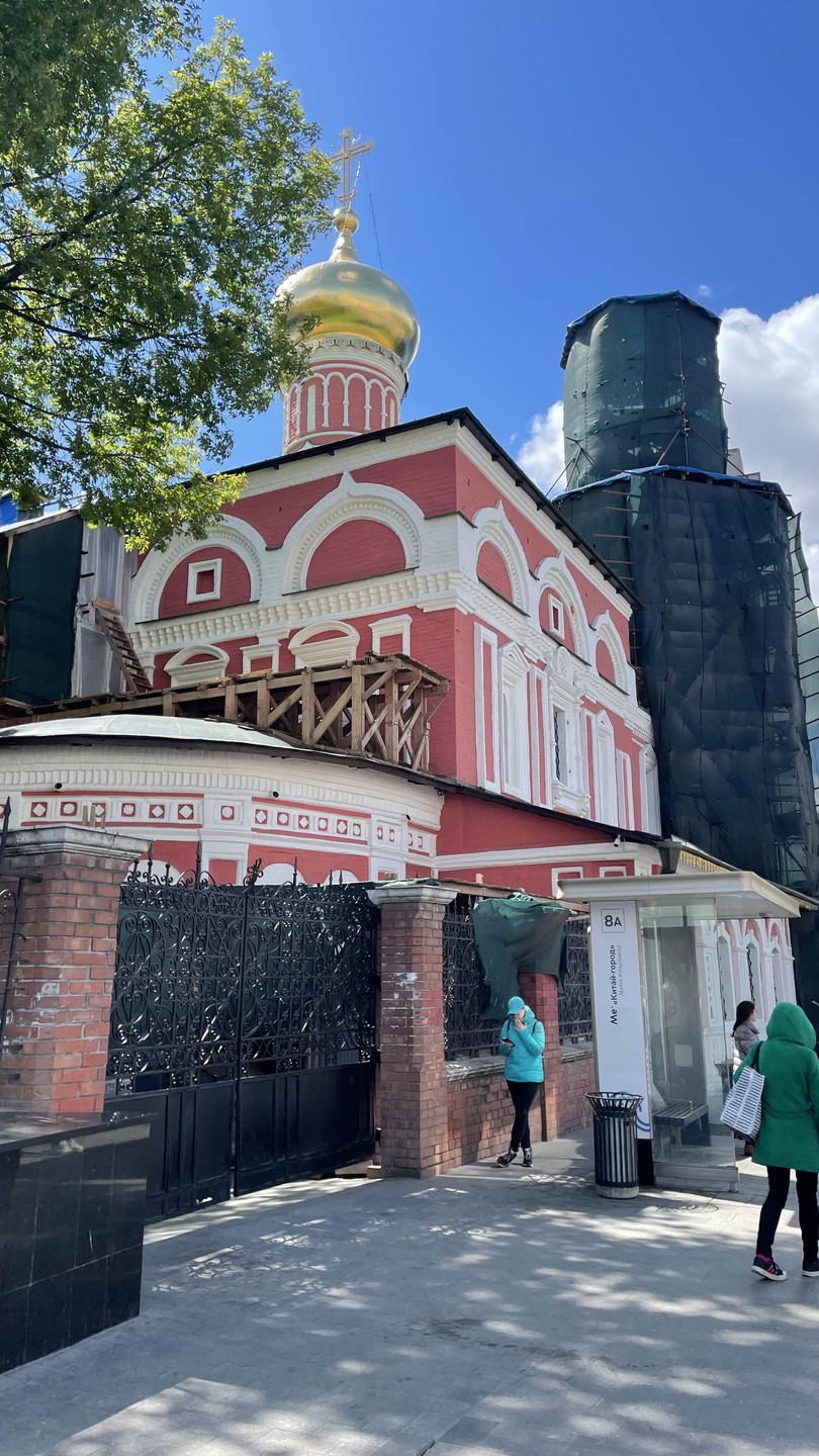 Посетили данную экскурсию 10 мая с подругами, остались невероятно довольны! Владимир на протяжении 3 часов водил