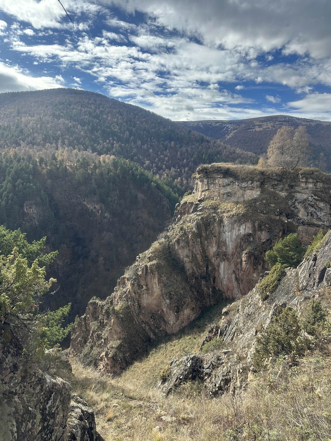 Были на экскурсии с ребенком 5 лет и мамой 70 лет, все супер комфортно, удобно, красиво. Мы в восторге. Большое спасибо