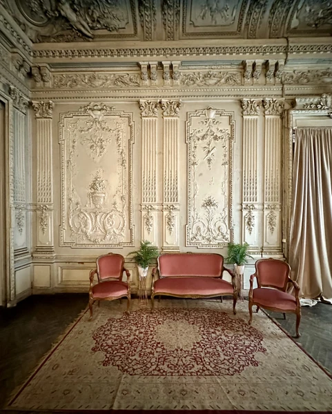 экскурсия подробная, познавательная, однако цена несколько завышена (с учетом обстоятельств). интересно было увидеть вживую интерьер из