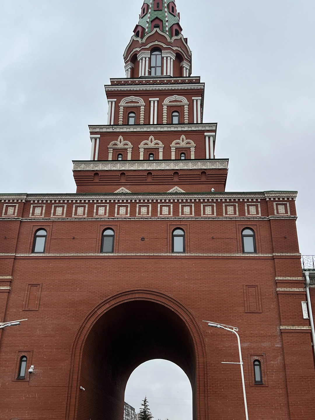 Хочу оставить положительный отзыв об организованной экскурсии по городу и нашему экскурсоводу Валерию. Недавно побывали на