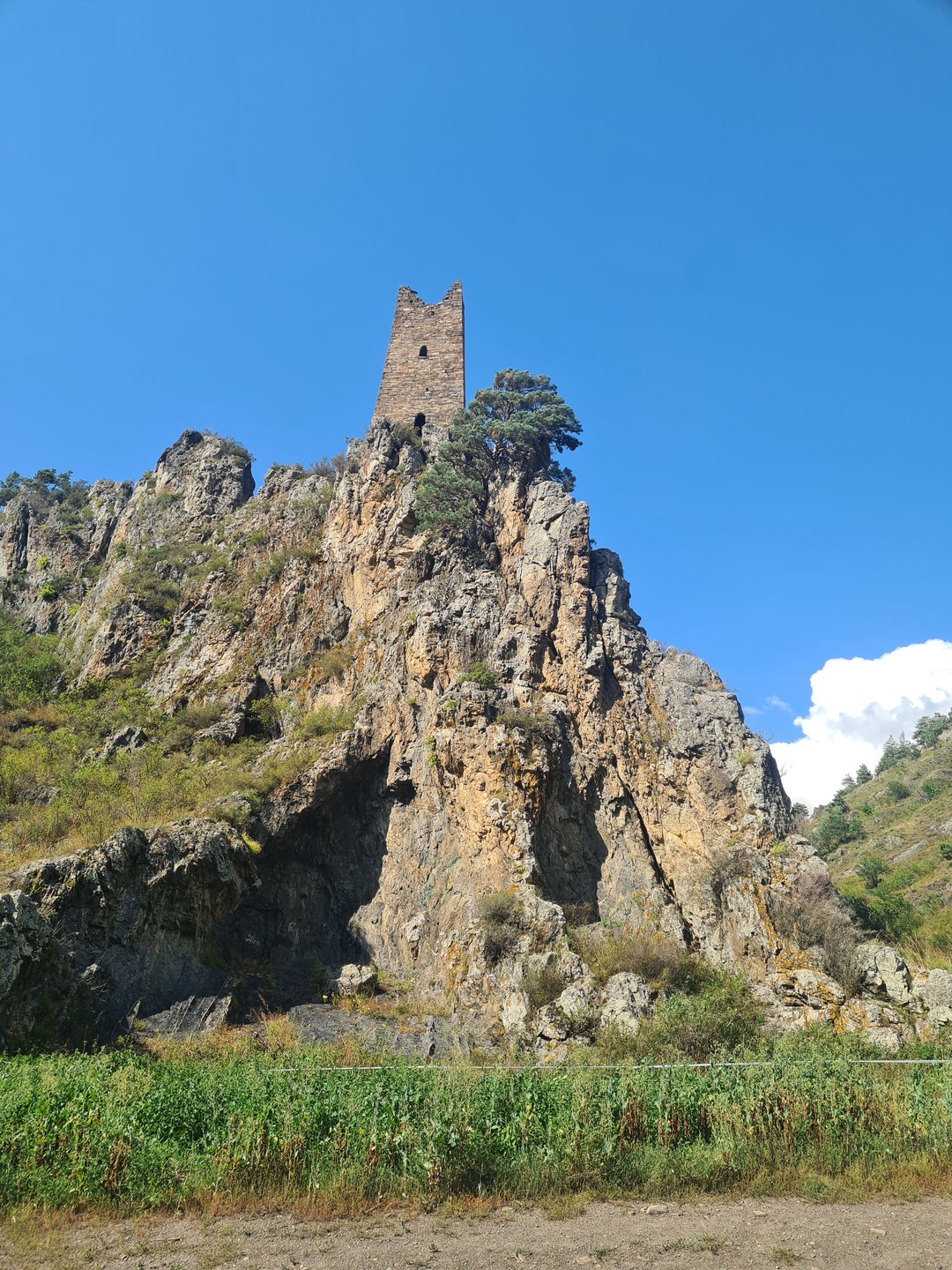 Экскурсия была 23.08.2023 г. Николай очень приятный, внимательный человек. Мы получили от поездки огромное удовольствие. Рекомендуем