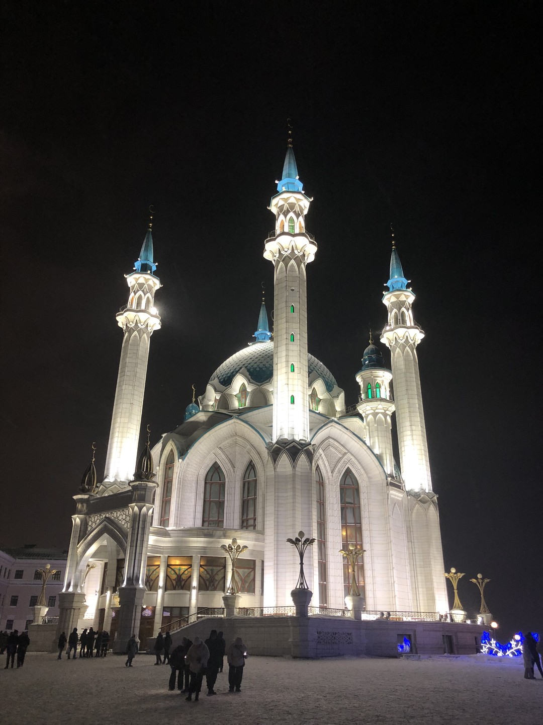 Если бы было 10 звезд, поставил бы 10! Удивительное знание истории, культуры, просто жизненных ситуаций! Очень