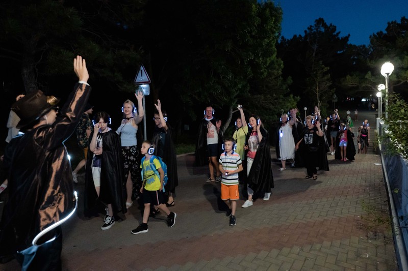 Фото 3 - Экскурсия: "Ночная экскурсия-спектакль по волшебному Геленджику"