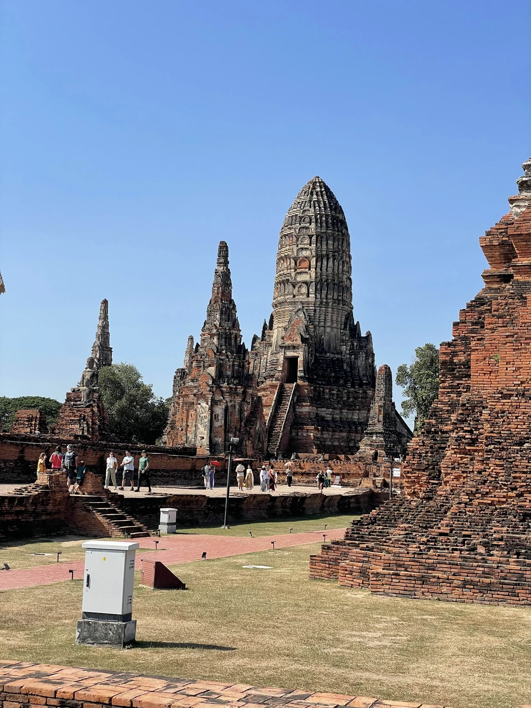 Интересная экскурсия в столицу древнего Сиама. Красивые, необычные храмы. Обязательно стоит съездить, рекомендую.