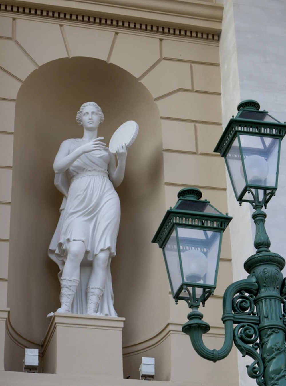 Театральная и поблизости (7/11)