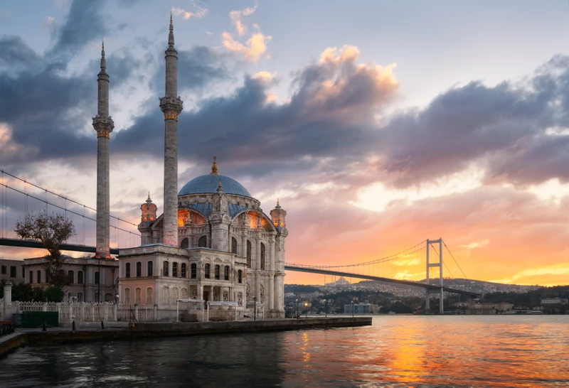 Волшебный закат на Босфоре: морская прогулка по Золотому Рогу
