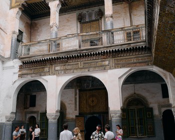 Старый Фес, университет Аль-Карауин, кожевенные красильни, дворец художника