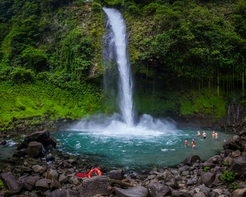 Парк Arenal Mundo Aventura