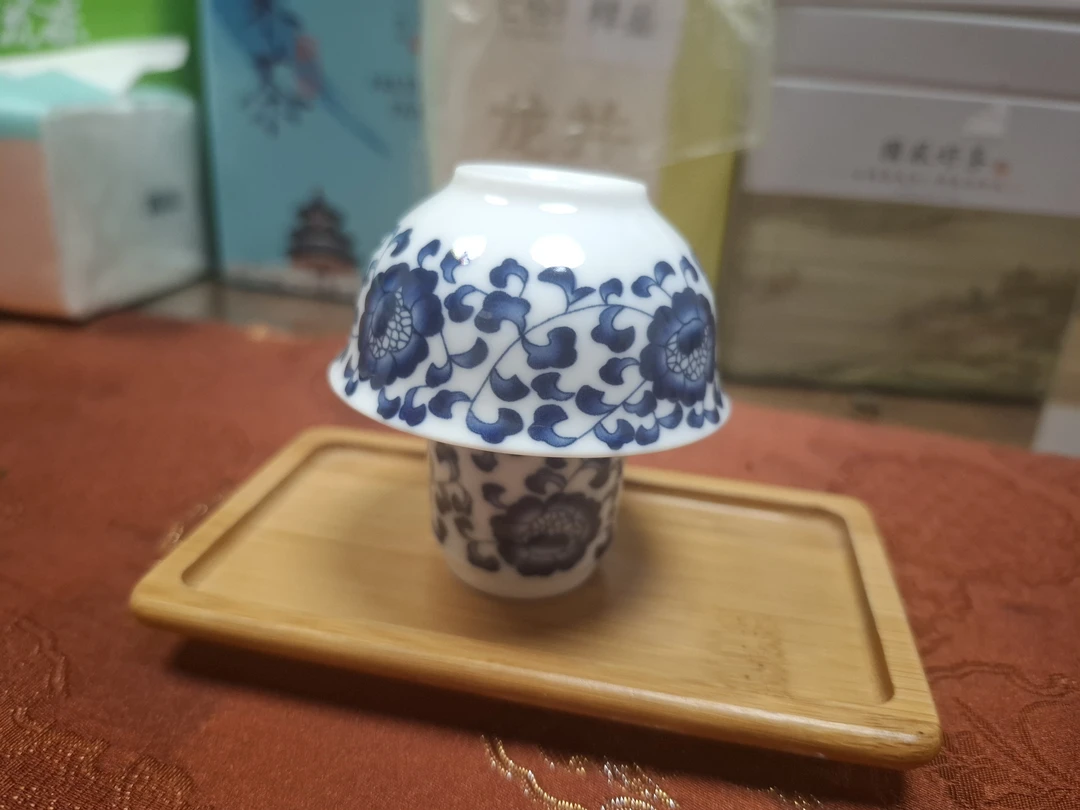 Встречались с экскурсоводом в аэропорту. Проблемы есть с интернетом. Подключите сразу VPN, а то в Китае