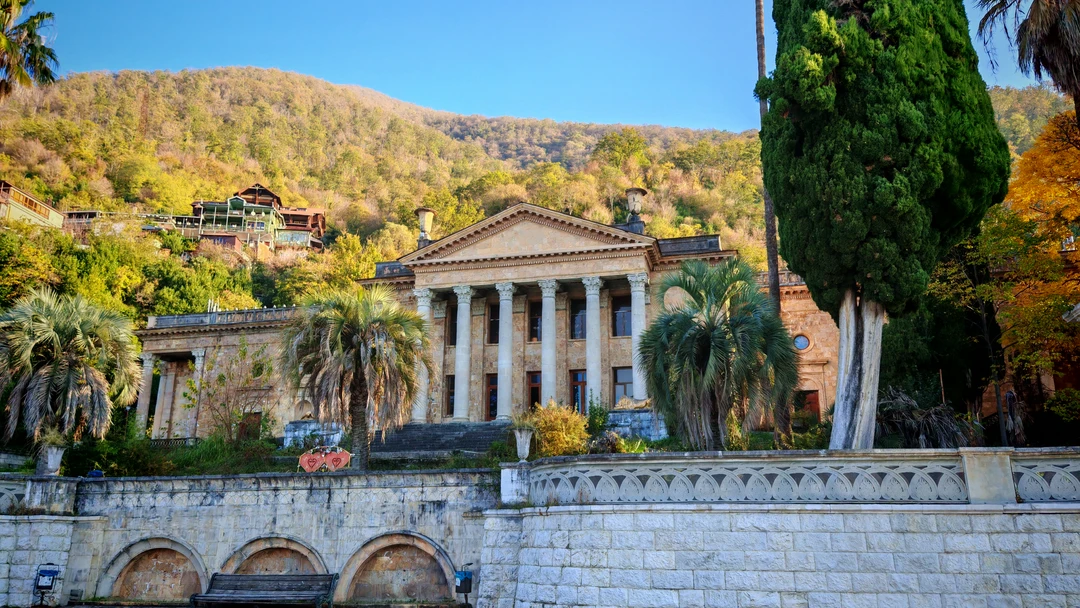 Поездка была очень насыщенной в сопровождении профессиональных водителей, в целом понравилось, организовано хорошо, без задержек. Маршрут