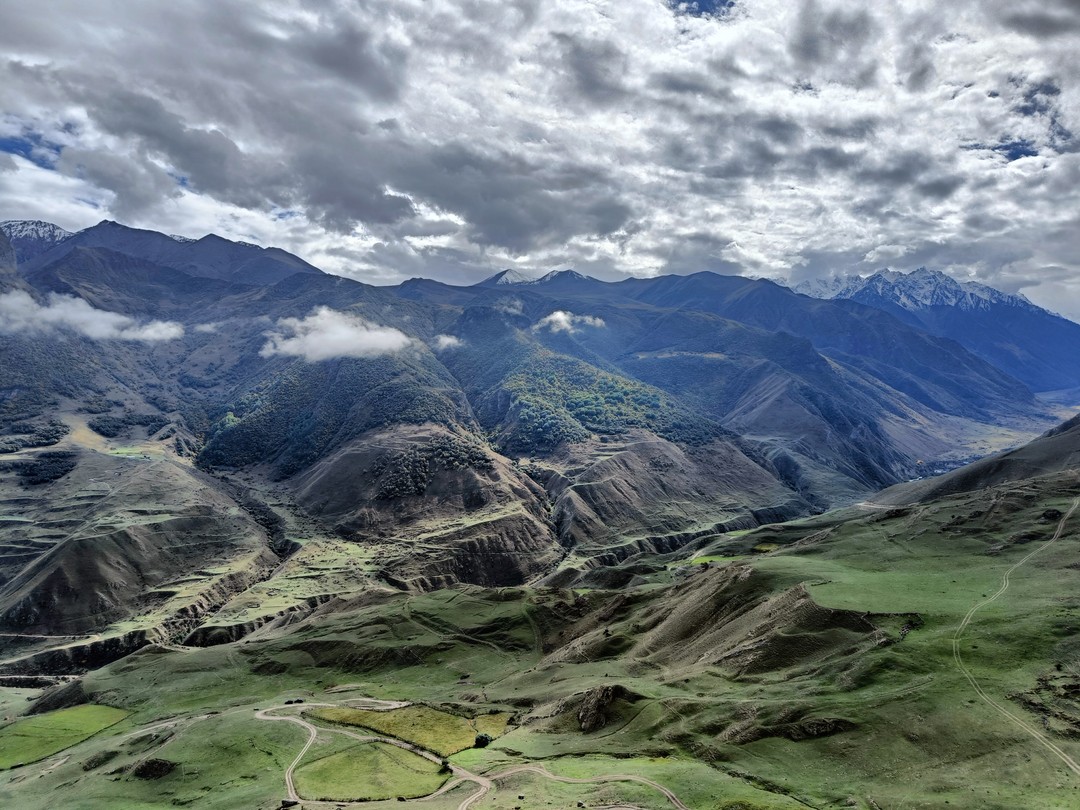 Нашим гидом был Борис. Очень интересная и познавательная экскурсия, время в дороге пролетело незаметно. По дороге